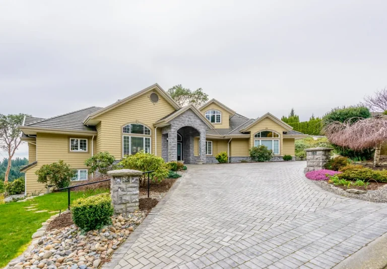 Elegant Vancouver Home Suffolk County New York