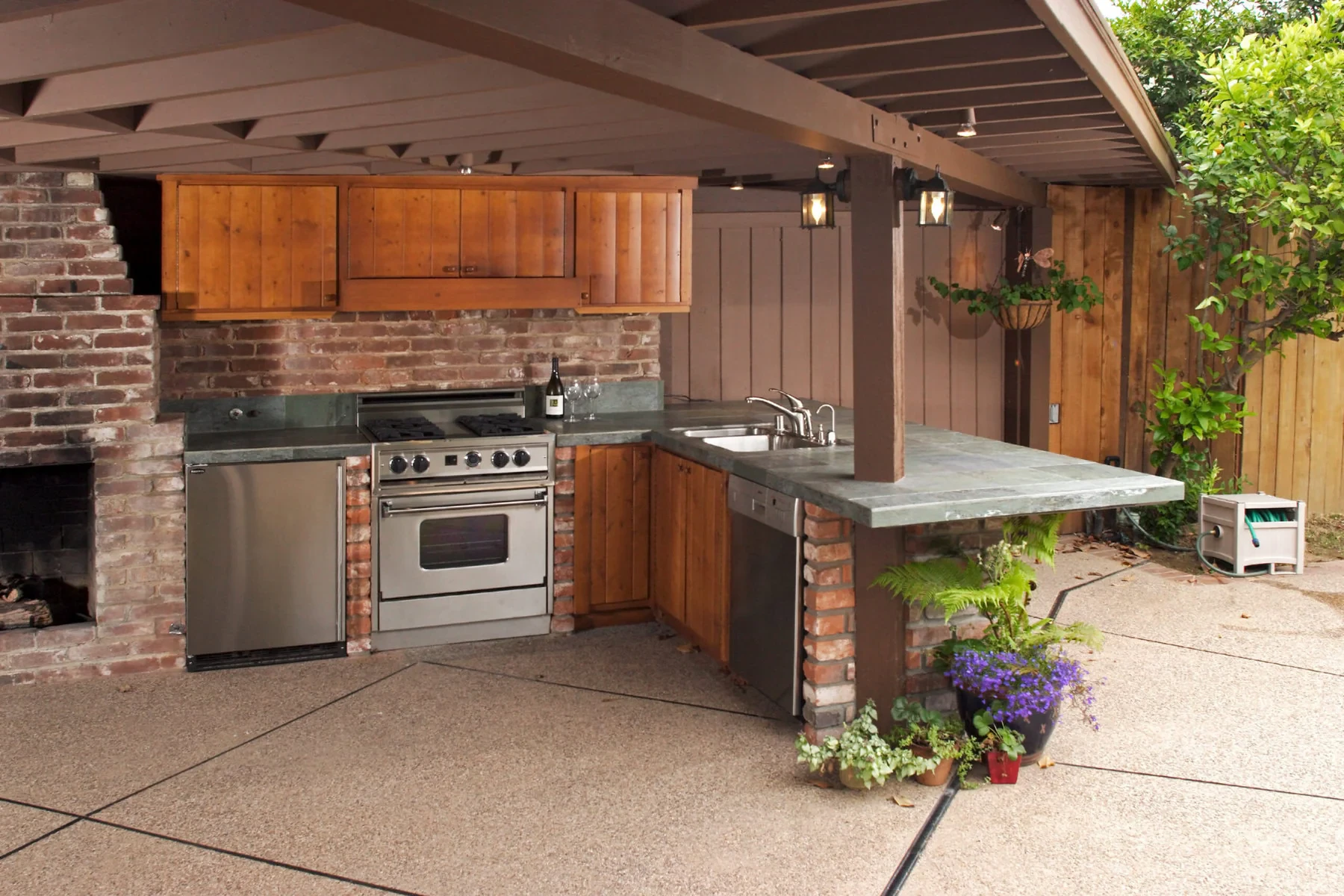 Modern Outdoor Kitchen Suffolk County New York_2